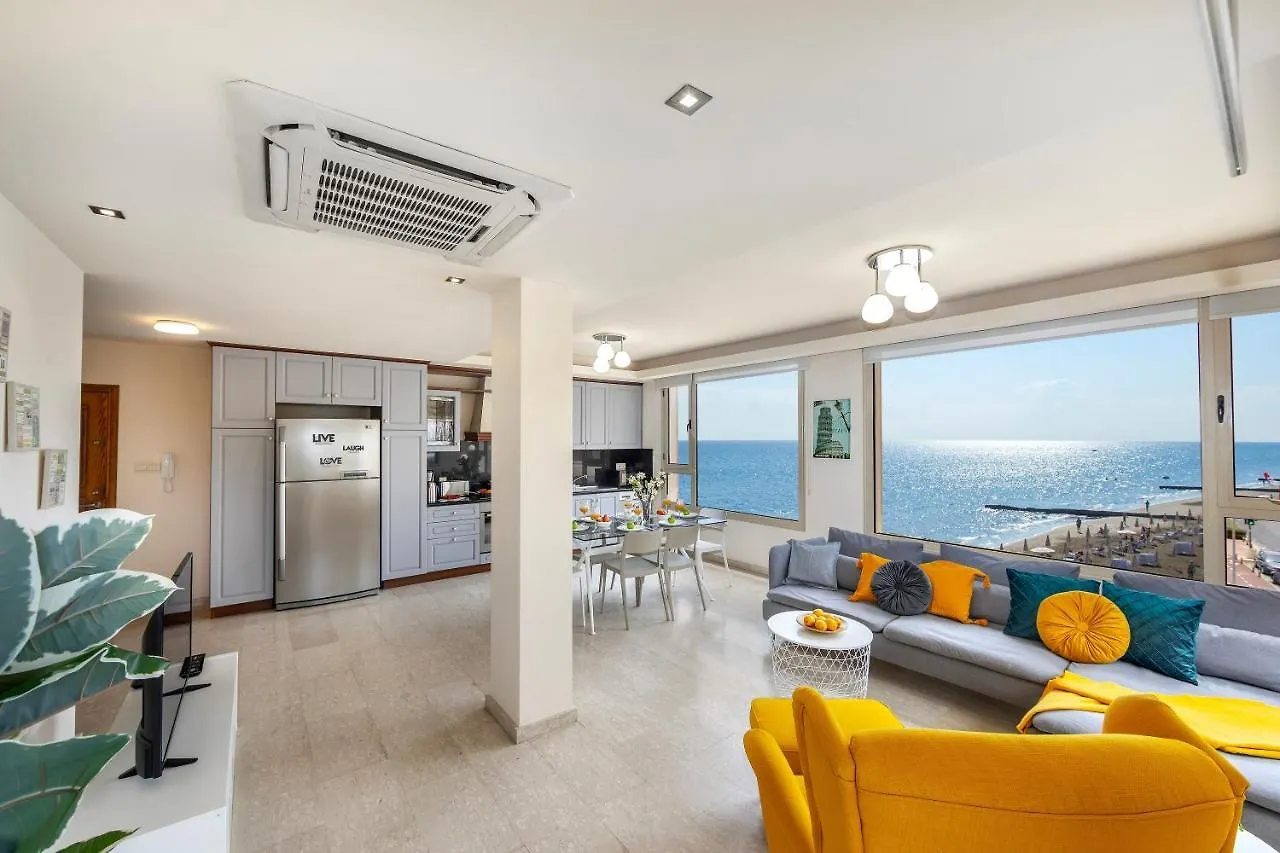 Mackenzie Beachfront Eftyhia Suite ラルナカ 0*,