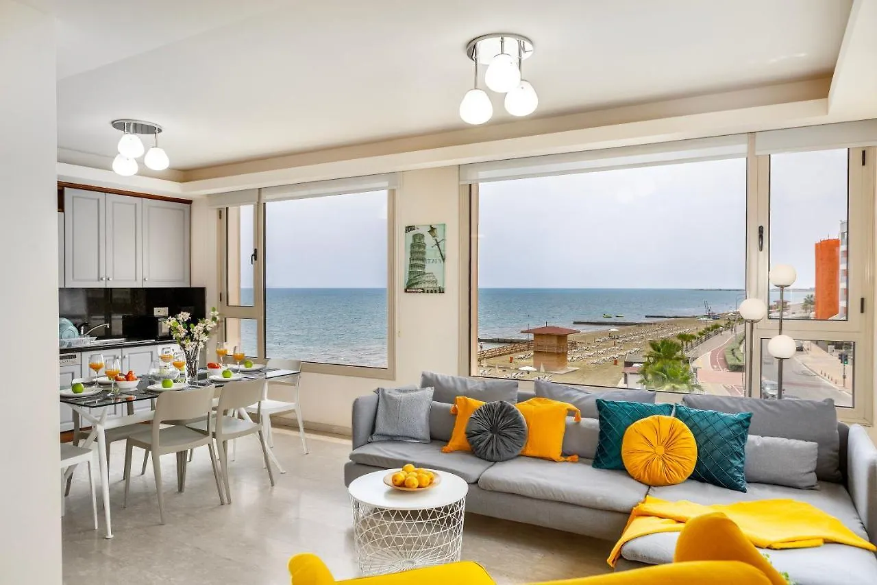 アパート Mackenzie Beachfront Eftyhia Suite ラルナカ