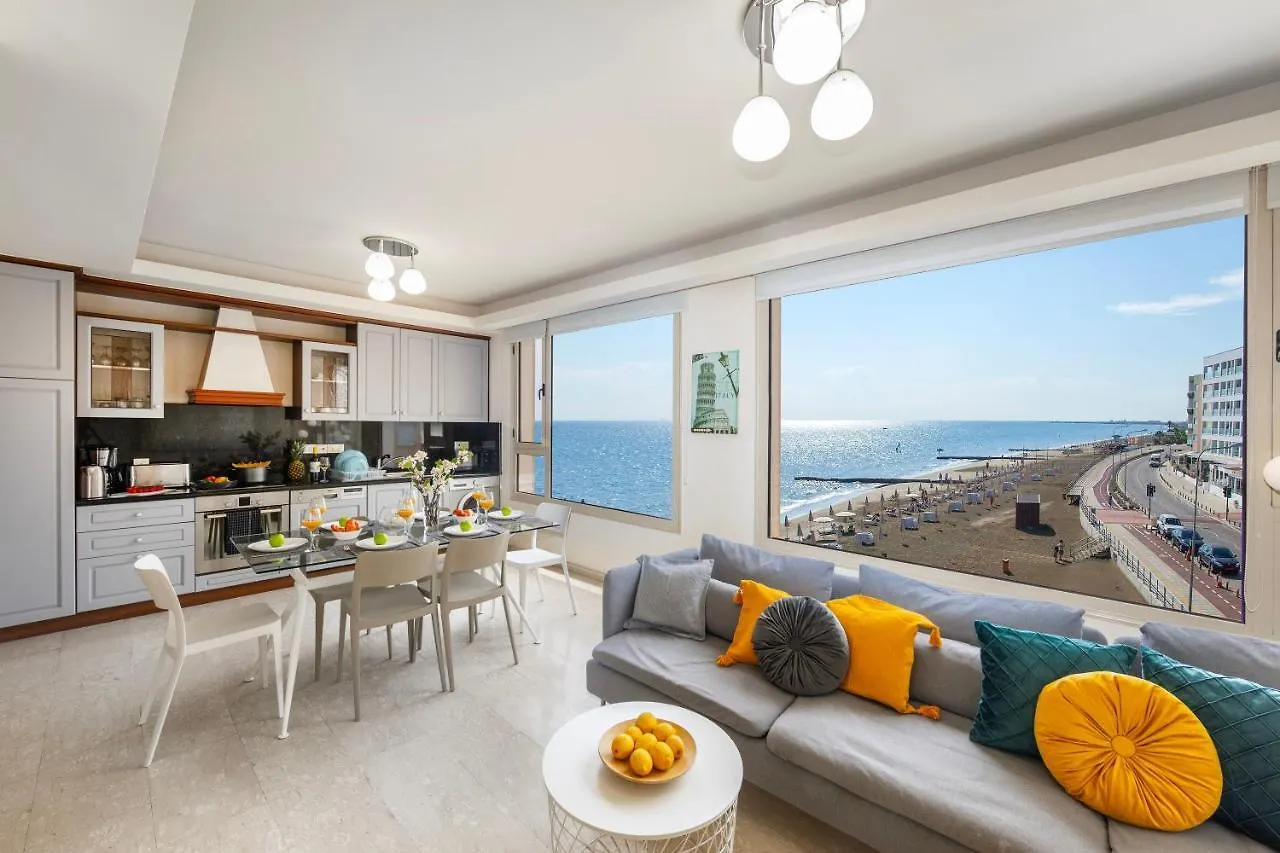 アパート Mackenzie Beachfront Eftyhia Suite ラルナカ
