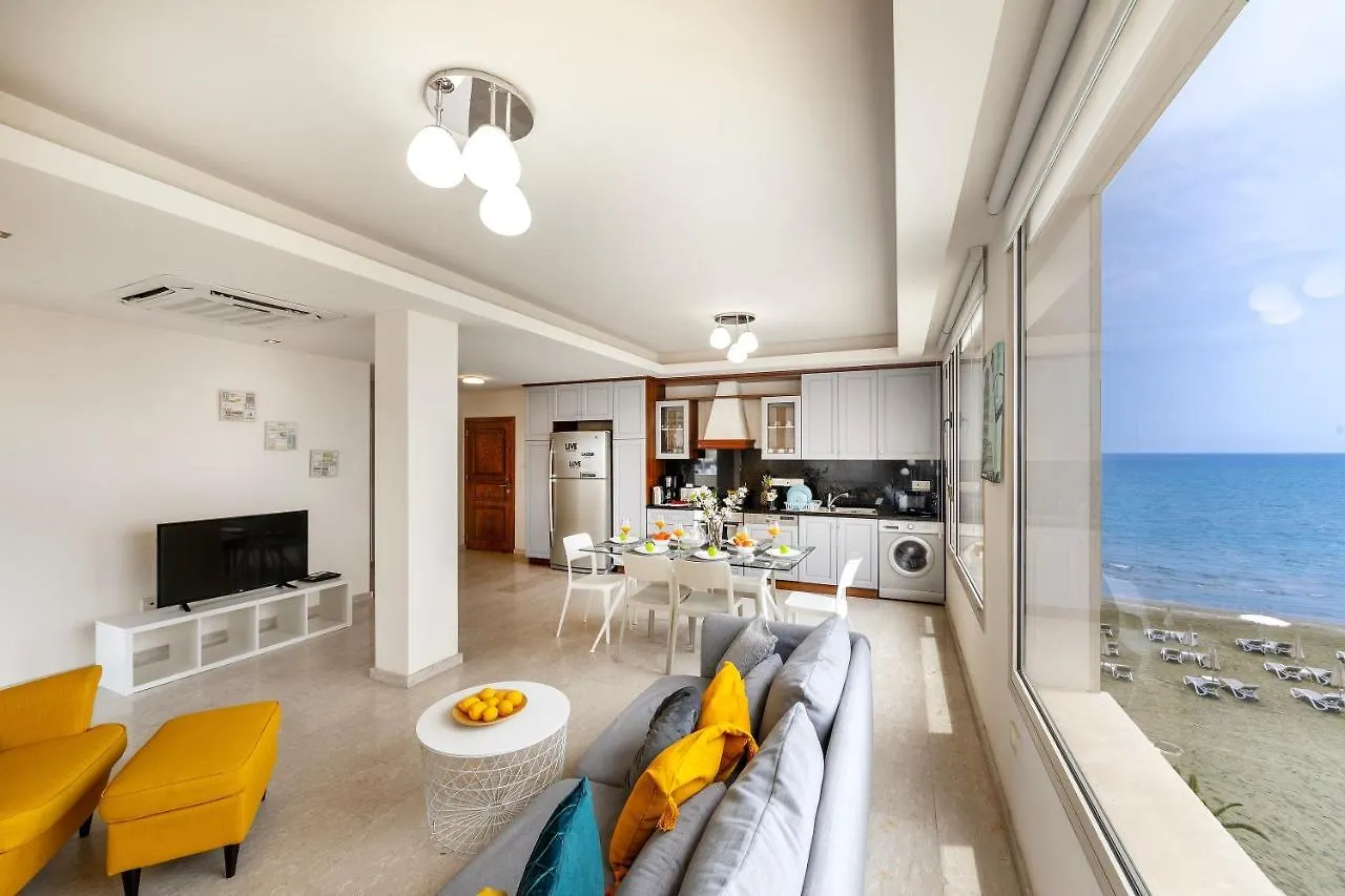 Mackenzie Beachfront Eftyhia Suite ラルナカ アパート