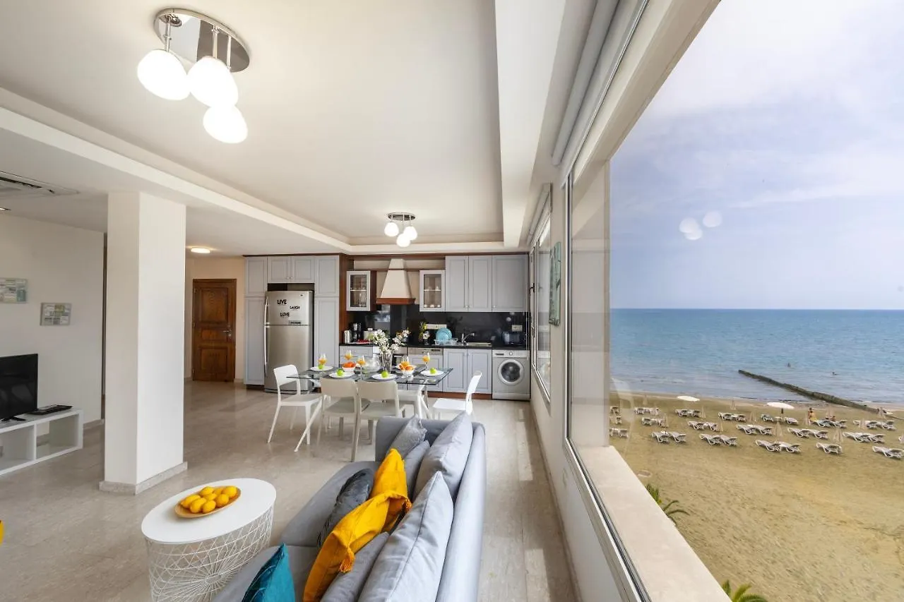 Mackenzie Beachfront Eftyhia Suite Larnaca