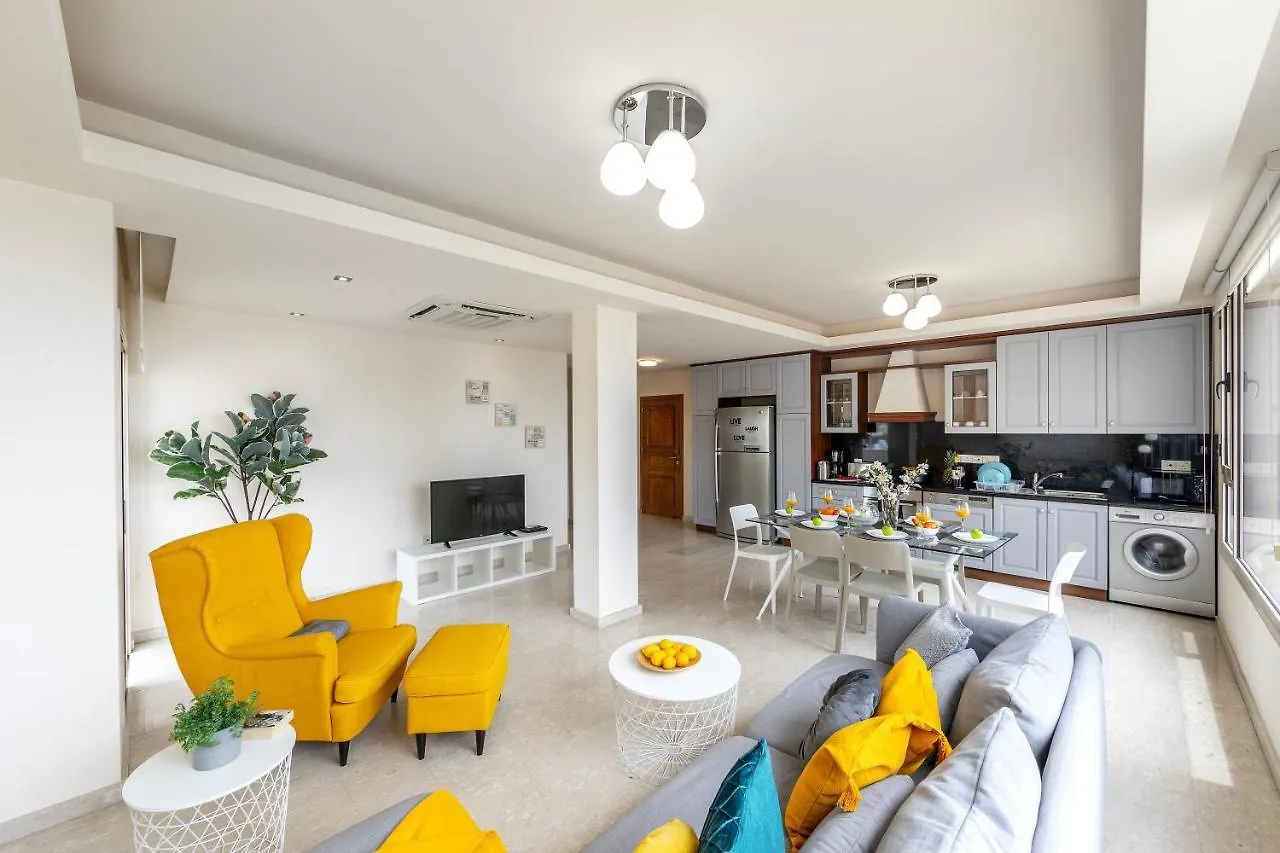 Apartment Mackenzie Beachfront Eftyhia Suite Larnaca