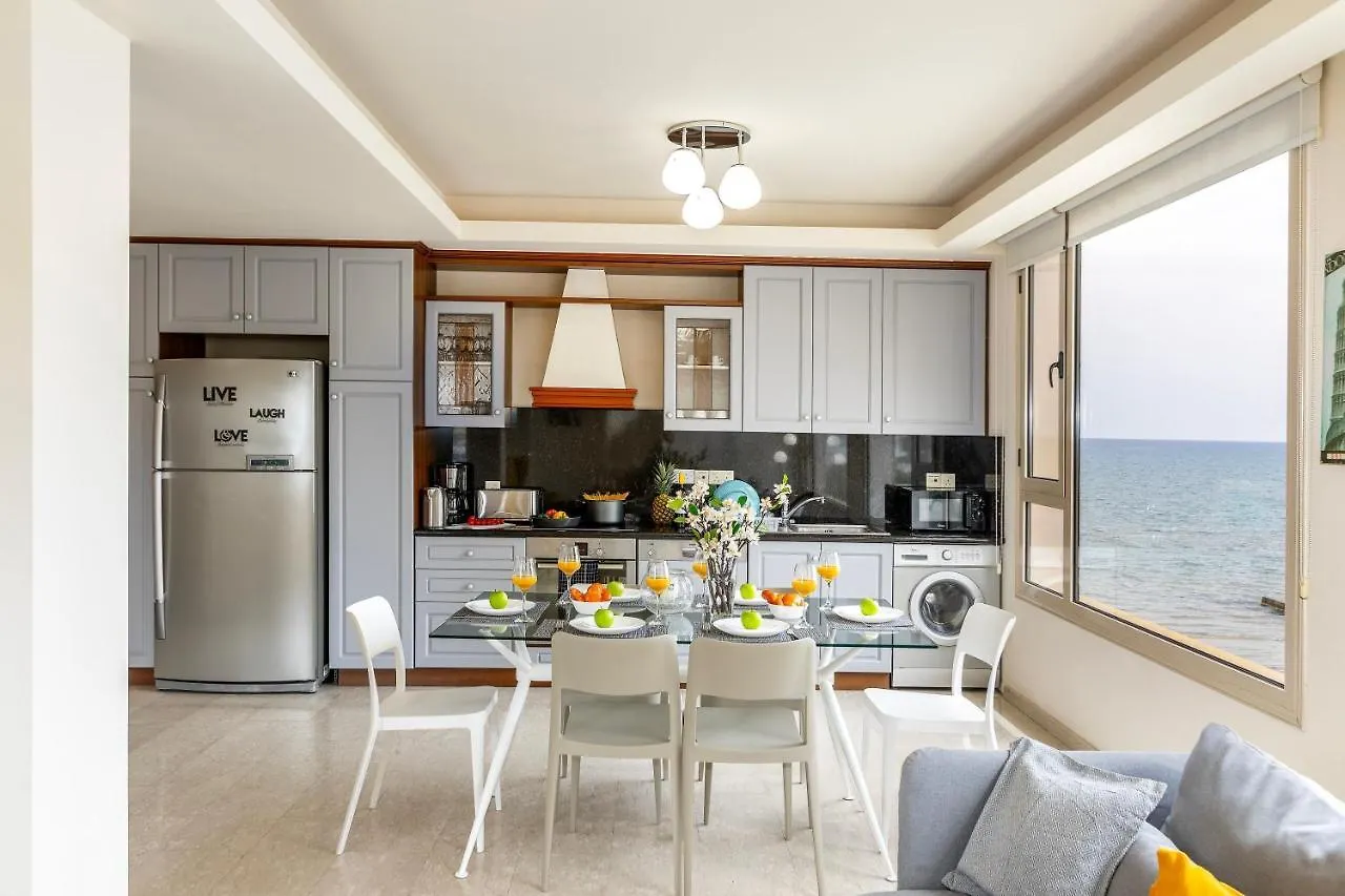 Mackenzie Beachfront Eftyhia Suite Larnaca